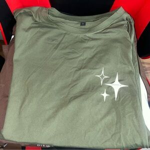 Green Graphic tee shirt. Men’s Small. Lightsweight